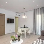 Elegant Apartment *