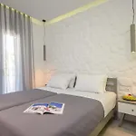 Elegant Apartment *