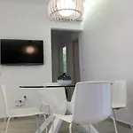 Elegant Apartment *